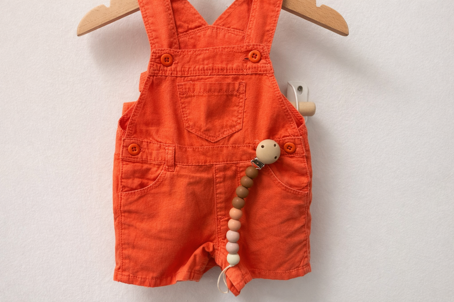 Sahara Pacifier Clip